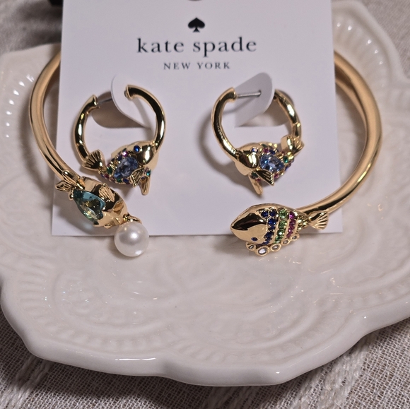 Kate Spade What a Catch Hinged Bangle Bracelet Blue Multi Crystals and Pearl NWT - Picture 3 of 4